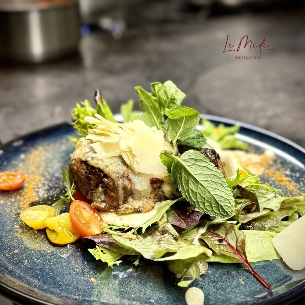 Grillade de bœuf et salade au restaurant Le Midi à Verviers